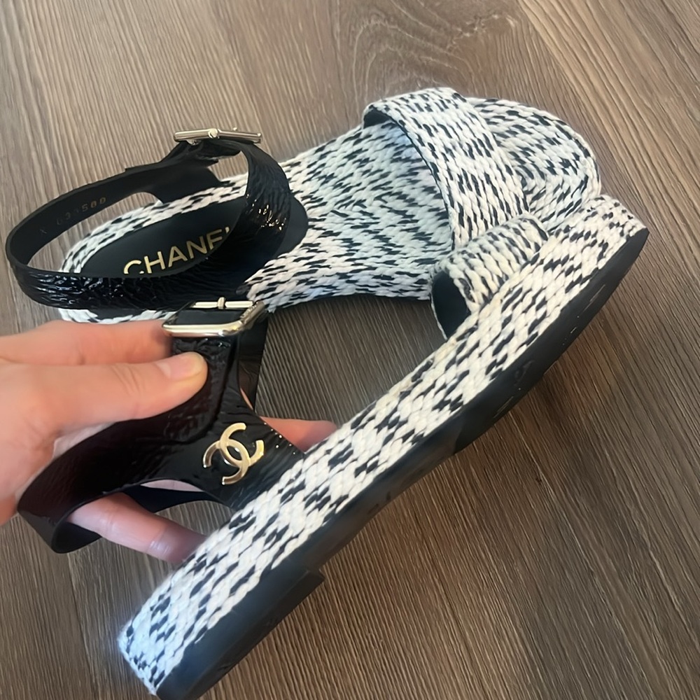 New chanel black and white woven platform sandals - Picture 5 of 9
